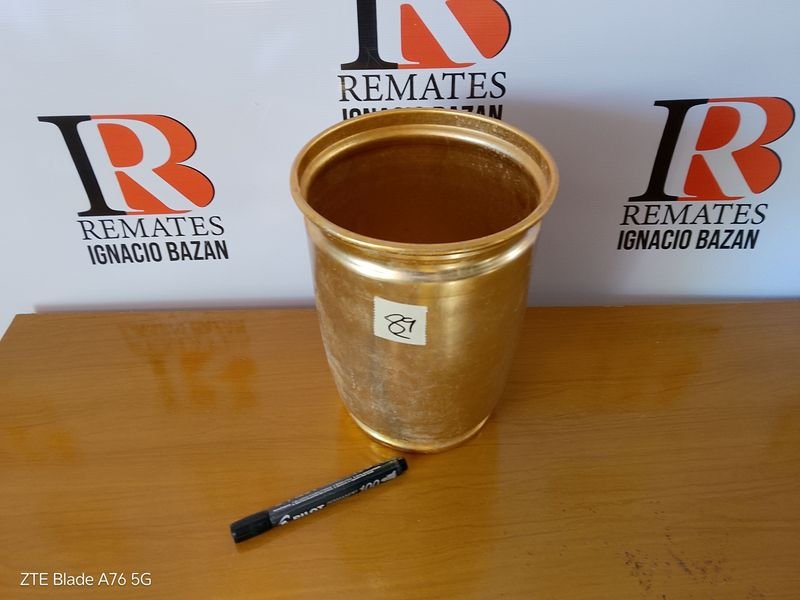 Jarrón de lata de metal con etiqueta y bolígrafo - imagen 2