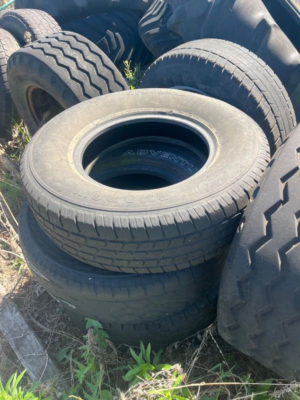 Lote de 12 cubiertas diferentes en venta - imagen 3