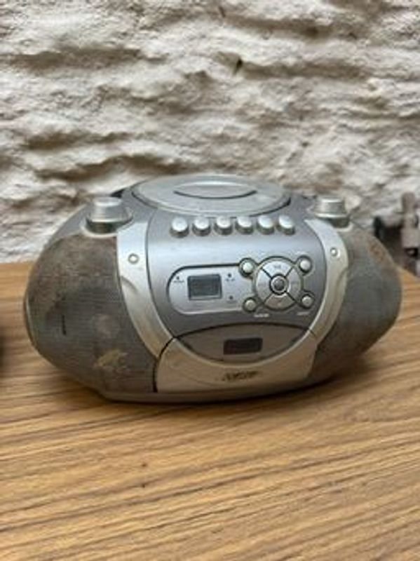 Par de equipos de música: radio y televisión - imagen 3