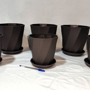 Lote anterior: Lote de 6 Macetas Plásticas Marrones con Platos