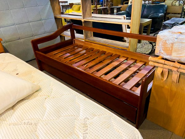 Estructura de Cama de Madera Oscura con Cajón