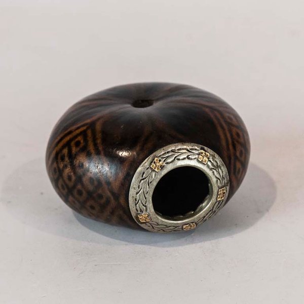 Lote anterior: Mate de galleta con virola de platería criolla - Medidas: 8cm