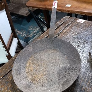 Lote anterior: Antiguo Sartén de Chapa con Mango Largo