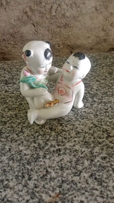 Juguetes de porcelana y mármol
