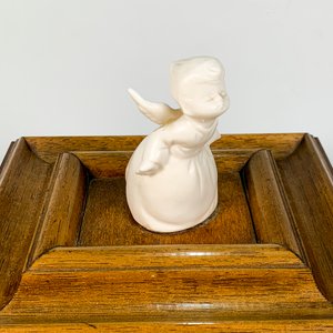 Cofre de Madera con Figura de Ángel Blanco - imagen 2