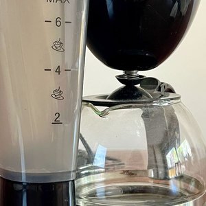 Cafetera Eléctrica Kassel Negra para 6 Tazas - imagen 2