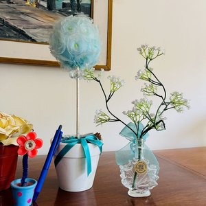 Lote de Adornos Florales, Canasta Colgante y Colgante Hello Kitty - imagen 6