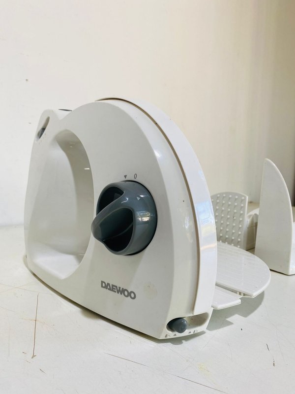 Cortadora de fiambre DAEWOO - Aparato eléctrico para el hogar - imagen 1
