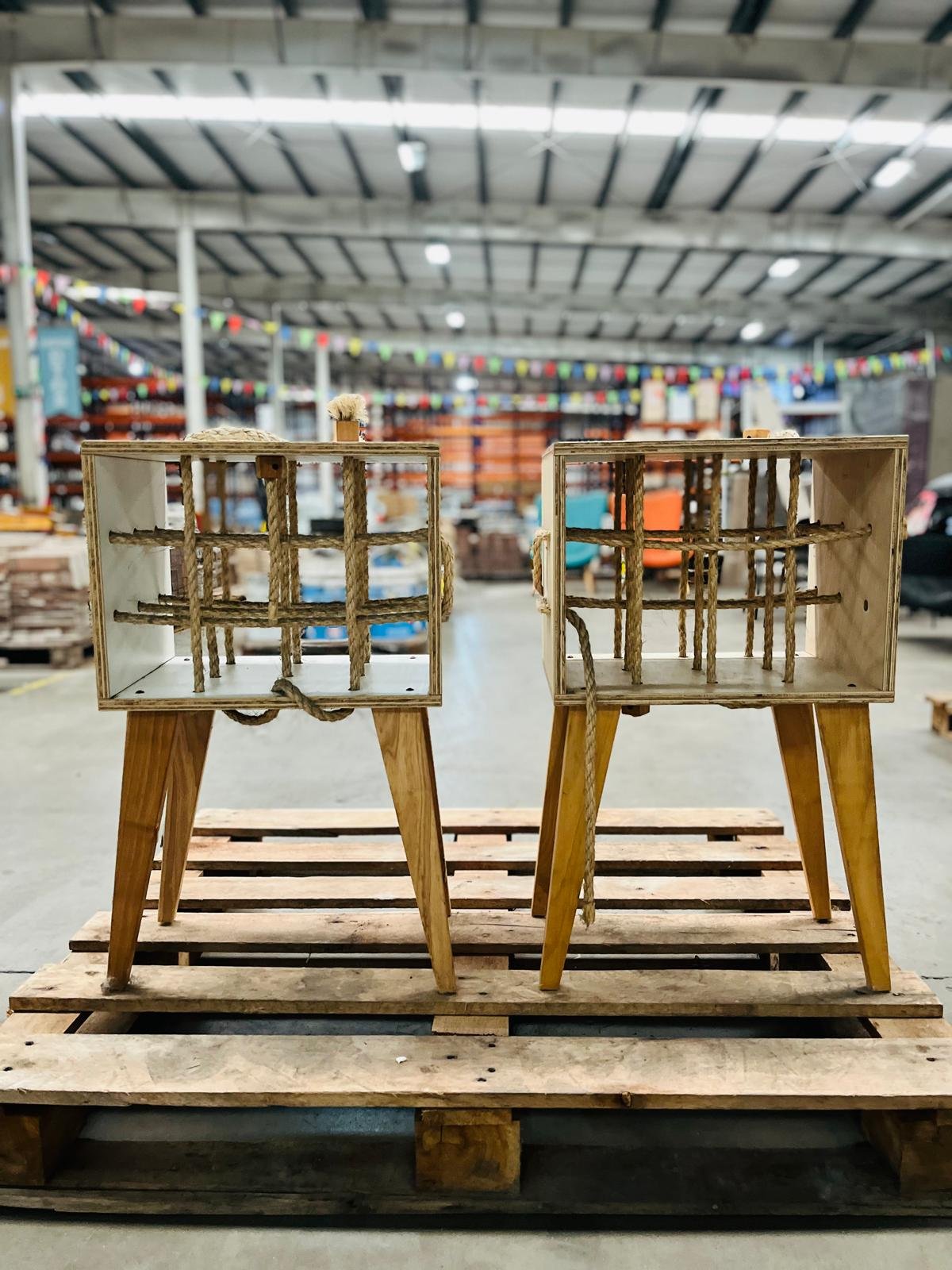 Set de 2 Botelleros de Madera con Patas y Cuerda