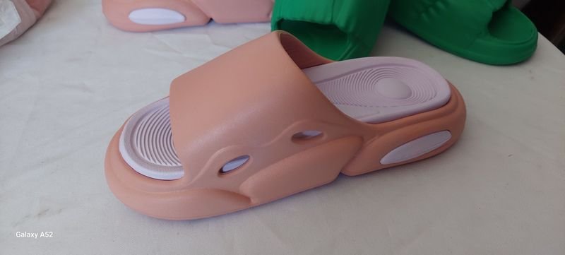 Zapatillas de color verde y rosa - imagen 2