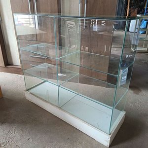 Vitrina Exhibidora de Vidrio con Base de Madera - imagen 4