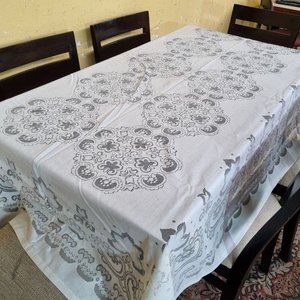 Lote anterior: Elegante Mantel de Comedor Calado con Bordes Festoneados (200x140cm)