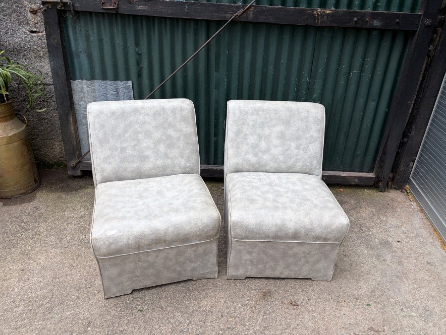 Dos Módulos de Asiento Estilo Moderno
