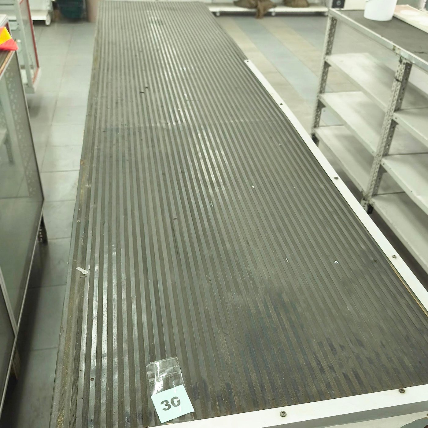 Mesa de Trabajo Acanalada con Estructura Metálica