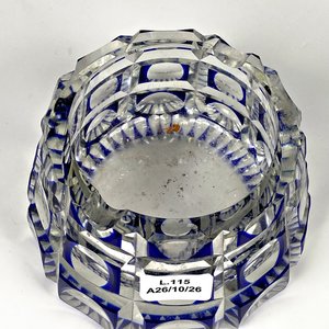 Cenicero de Cristal Tallado con Detalles Azules - imagen 3