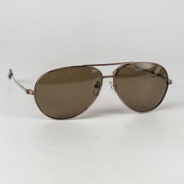 Lote siguiente: Par de lentes de sol Cambridge con detalles originales