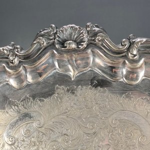 Bandeja Antigua de Plata con Grabados y Borde Decorado - imagen 3