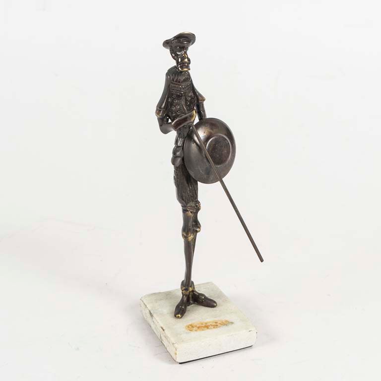 Lote siguiente: Figura Quijote de bronce y granito