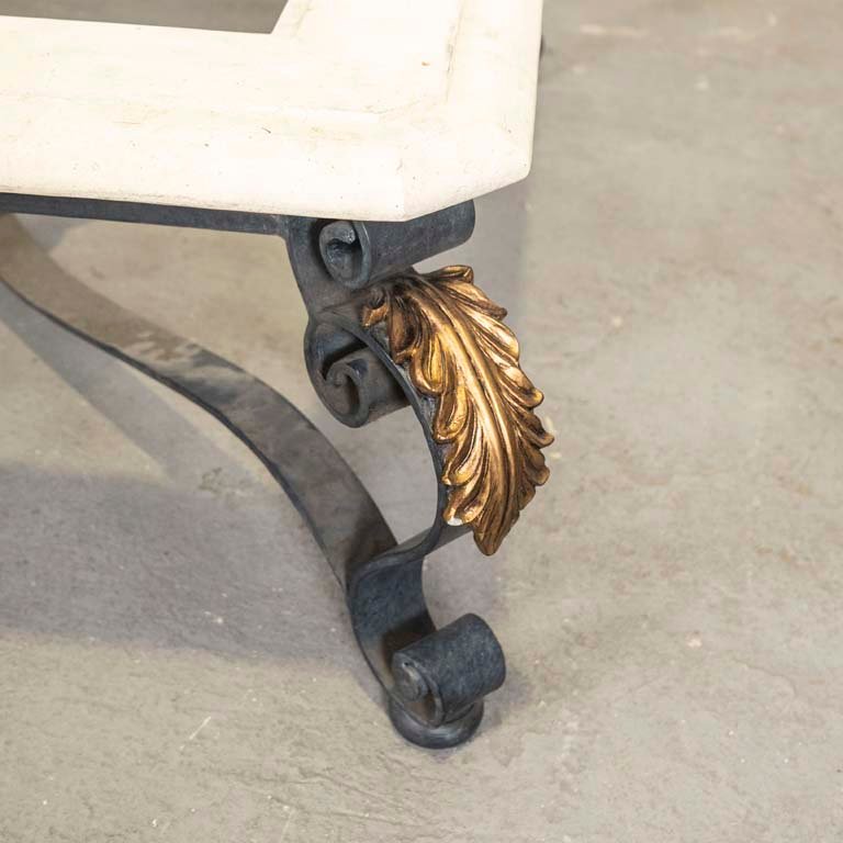 Mesa ratona con base de hierro y decoraciones doradas - imagen 2