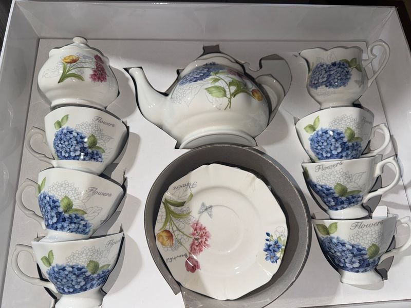 Juego de Té de Porcelana Fina con Diseño Floral