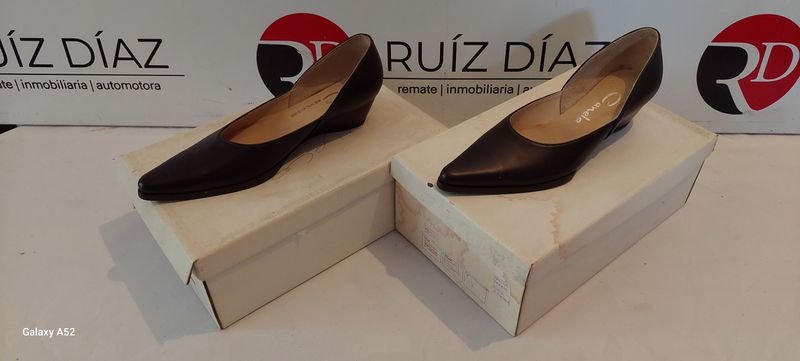 Lote anterior: Zapatillas negras de cuero