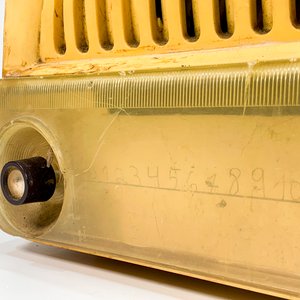 Radio Antigua Beige en Caja de Baquelita con Detalles Vintage - imagen 2