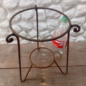 Macetero Vintage de Hierro Forjado con Soporte Inferior - imagen 3