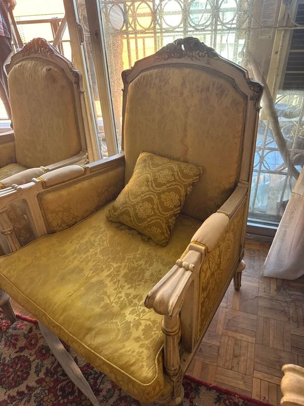 Sillones franceses de un cuerpo con detalles en el tapizado - imagen 14