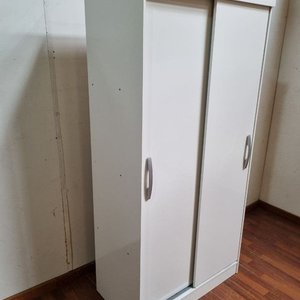 Ropero Blanco con Puertas Corredizas y Estantes - imagen 4
