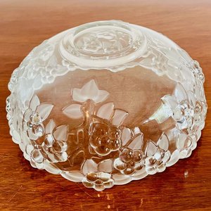 Fuente y Bowls de Vidrio con Relieve Floral Esmerilado - imagen 6