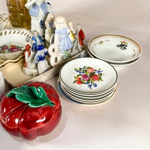 Lote de Vasos Ámbar, Tazas, Platos Decorativos y Figuras Miniatura - imagen 4