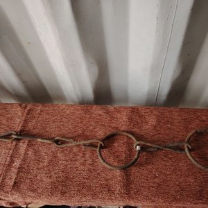 Gancho Antiguo de Hierro Forjado con Cadenas y Argollas - imagen 4