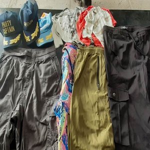 Lote anterior: Lote de Ropa Infantil y Accesorios: Pantalones, Shorts, Bodys y Gorros