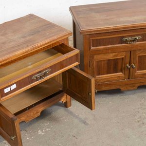 Par de Mesas de Luz Bajas de Madera con Puertas y Cajón - imagen 3