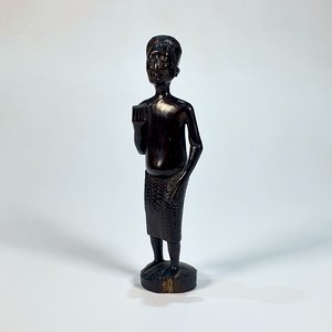 Lote siguiente: Talla de Madera Hombre Africano con Brazo Doblado - 17 cm