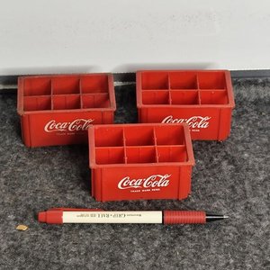 Lote anterior: Lote de 3 Casilleros Coca-Cola Pequeños de Plástico Rojo