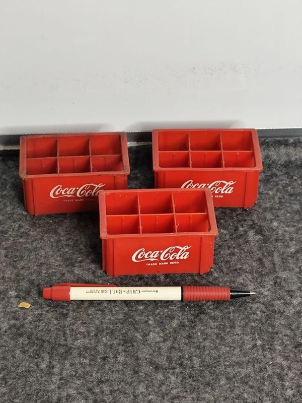 Lote de 3 Casilleros Coca-Cola Pequeños de Plástico Rojo