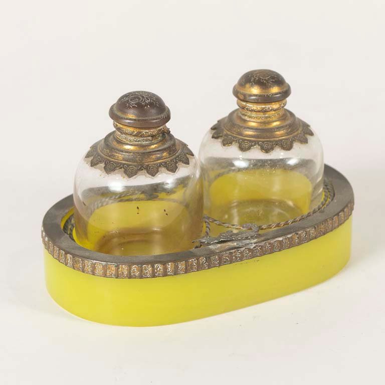 Lote anterior: Par de perfumeros cristal y metal con soporte