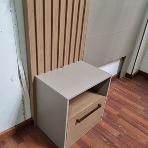 Respaldo de Sommier de 1 Plaza con Mesa de Luz Integrada - imagen 3