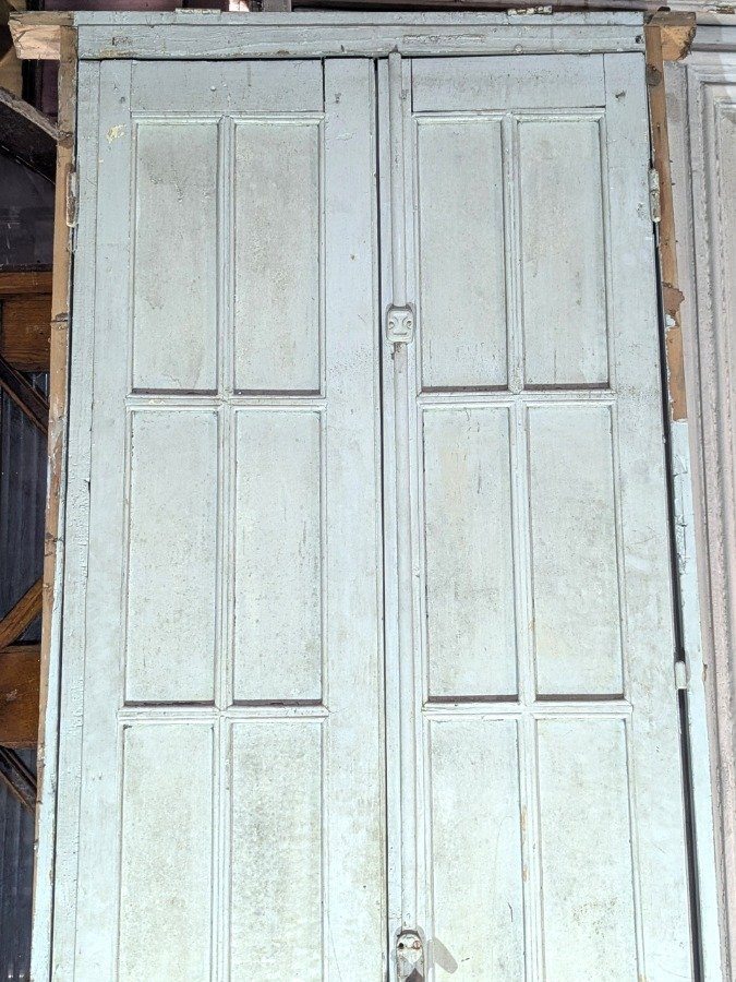 Puerta antigua con dos hojas batientes y marco - imagen 9