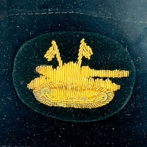 Boina del Ejército Argentino con Insignia de Tanque Bordada en Vitrina - imagen 2