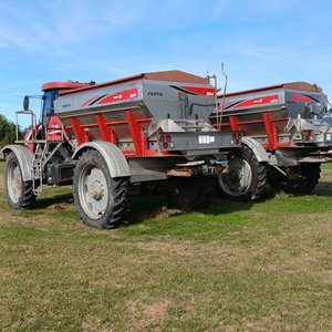 Dos maquinarias fertilizadoras autopropulsadas Fertec 824 Fertil serie 5 - imagen 3