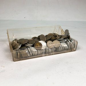 Lote de Monedas Variadas en Caja Plástica - imagen 2