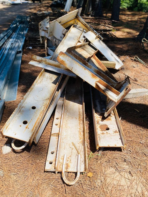 Lote de estructuras metalicas en mal estado - imagen 1
