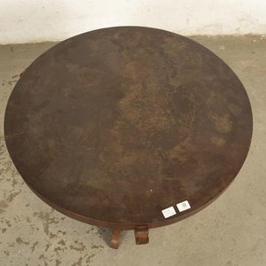 Mesa Art Decó Circular de Tres Patas con Estante - imagen 2