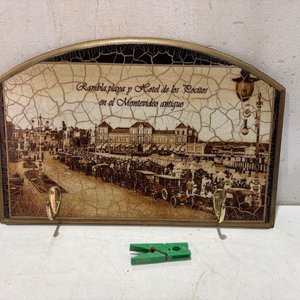Lote anterior: Perchero Decorativo con Imagen Antigua de Montevideo