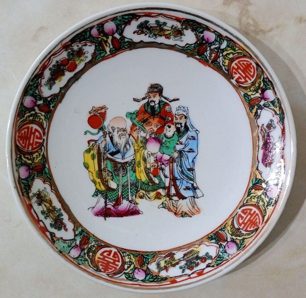 Platillo Decorativo de Porcelana China Pintado a Mano con los Tres Dioses Fu, Lu y Shou - imagen 1