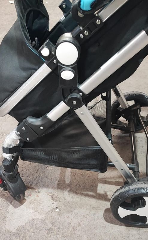Coche de bebé en aluminio - imagen 2