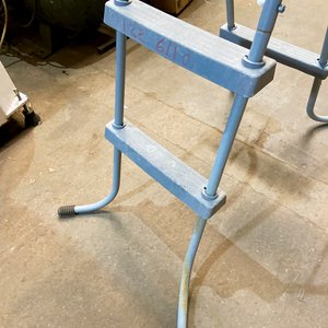 Una escalera de piscina - imagen 4