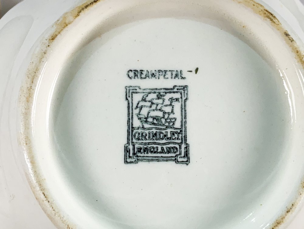 Juego de té y café en porcelana con adornos dorados - imagen 5